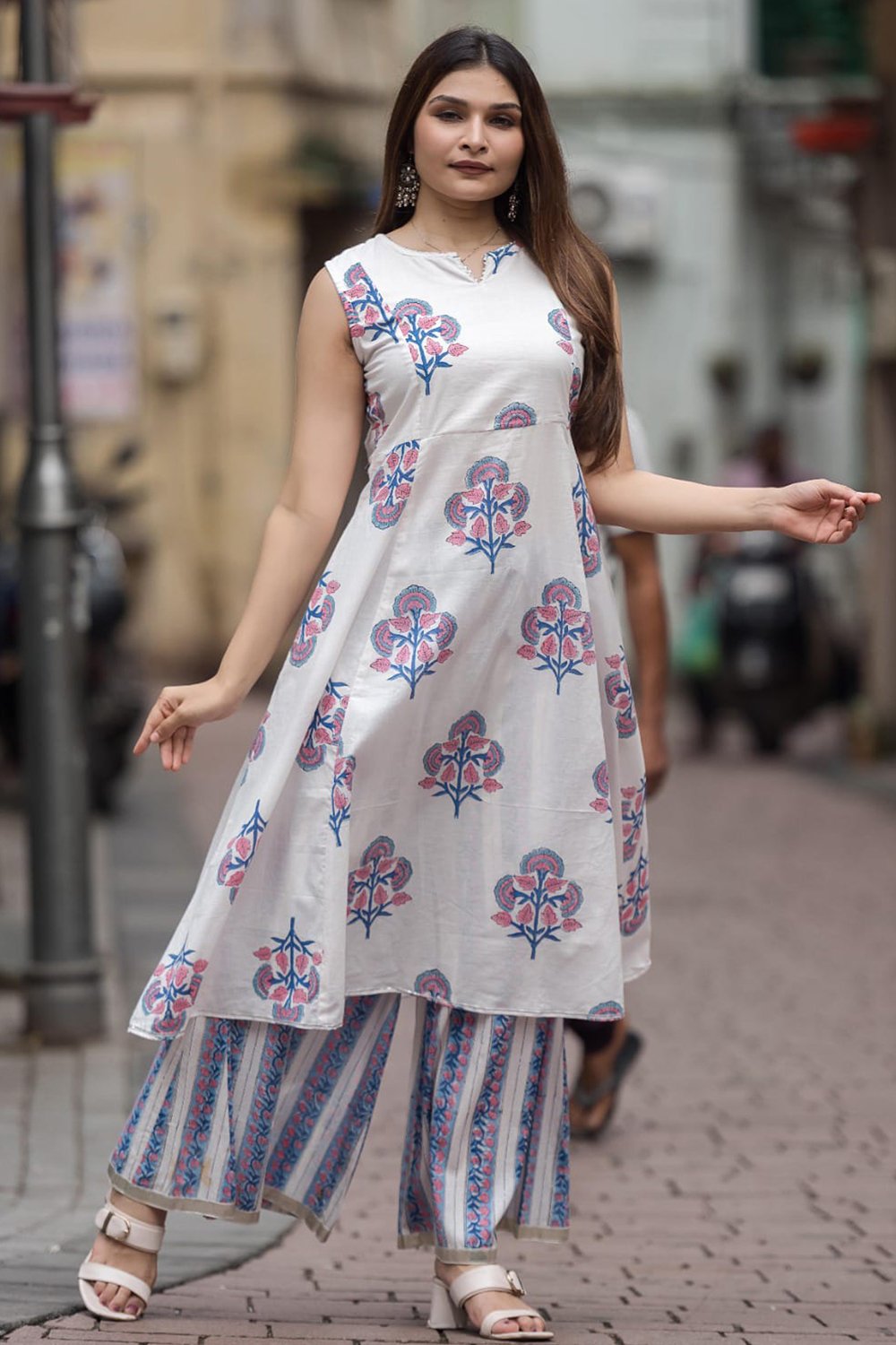 Women's Sleeveless Pure Cotton White Print Kurta Palazzo Set