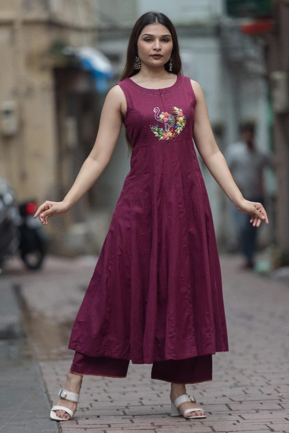 Women's Sleeveless Katha Work Anarkali Kurta Pant Set